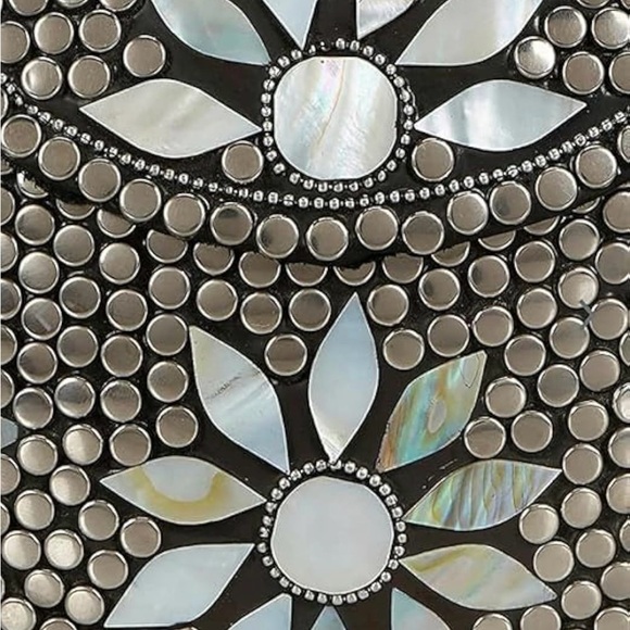 Silver clutch with mother of pearl flowers - Picture 5 of 6